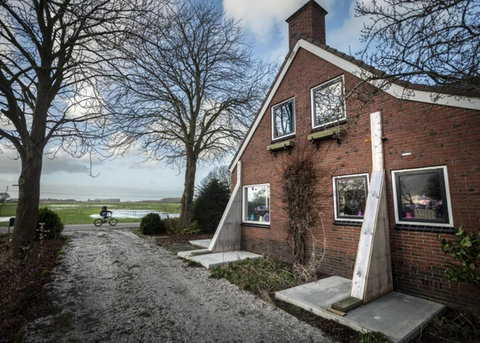 Gronings huis met versteviging 